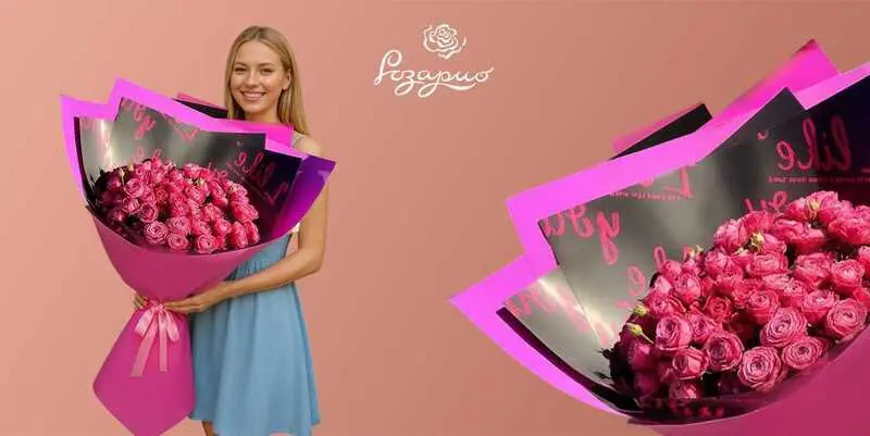 Огромный букет из малиновых кустовых роз, фронтальный вид, в руках у девушки